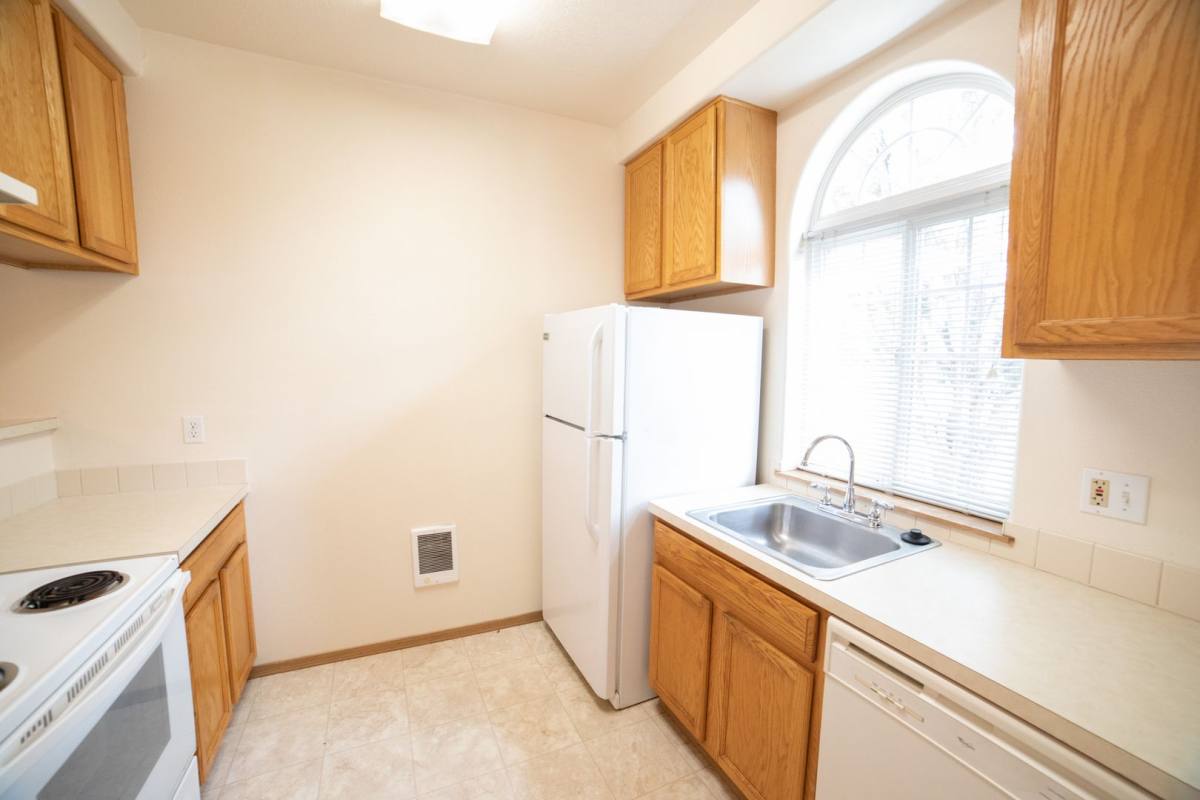 Apartment for rent at 370 N Douglas St, Canby, OR 97013