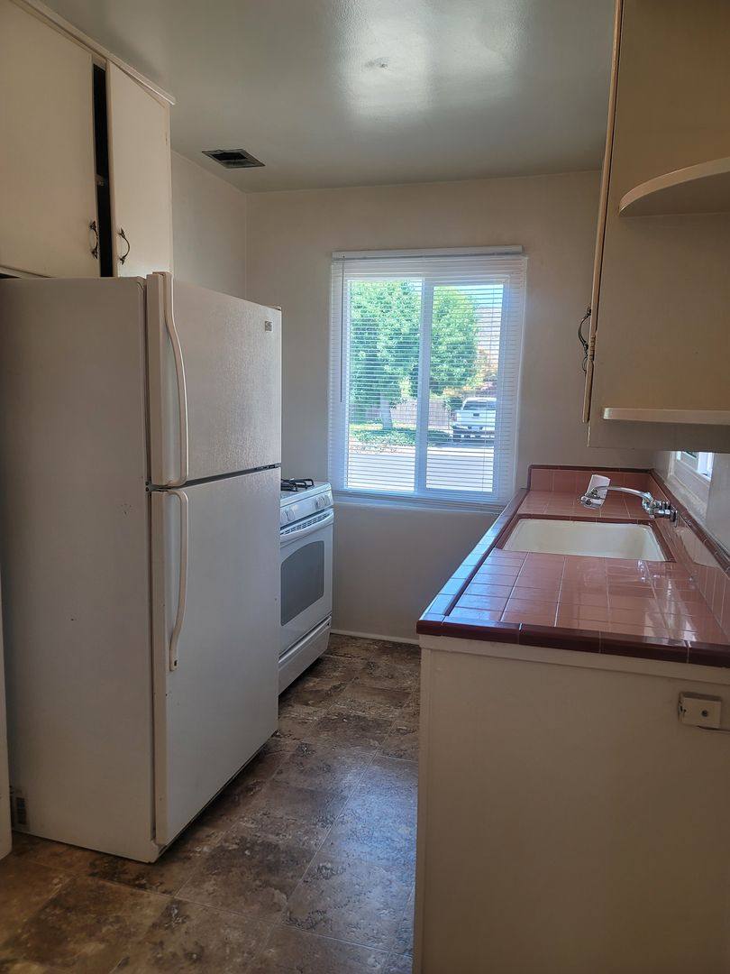Apartment for rent at 1016 & 1018 Hackberry Ave, Modesto, CA 95350