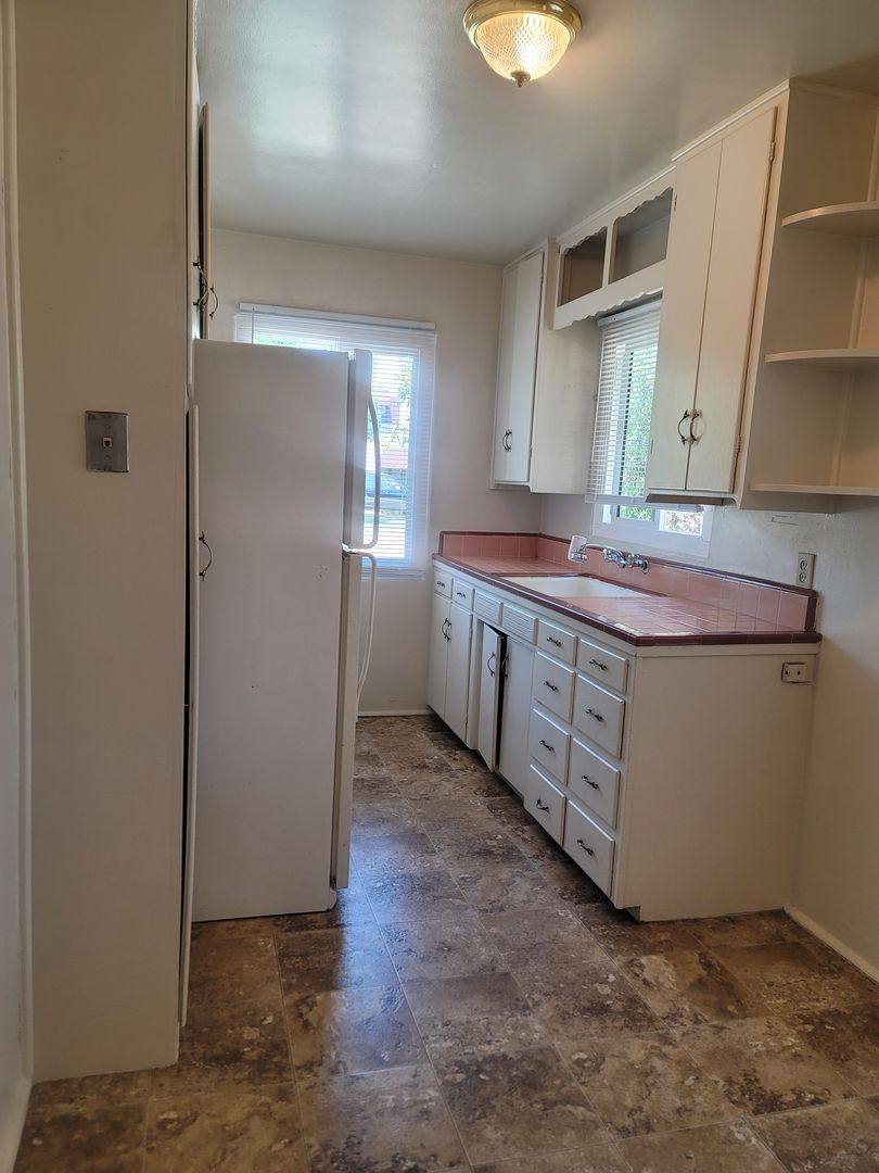 Apartment for rent at 1016 & 1018 Hackberry Ave, Modesto, CA 95350