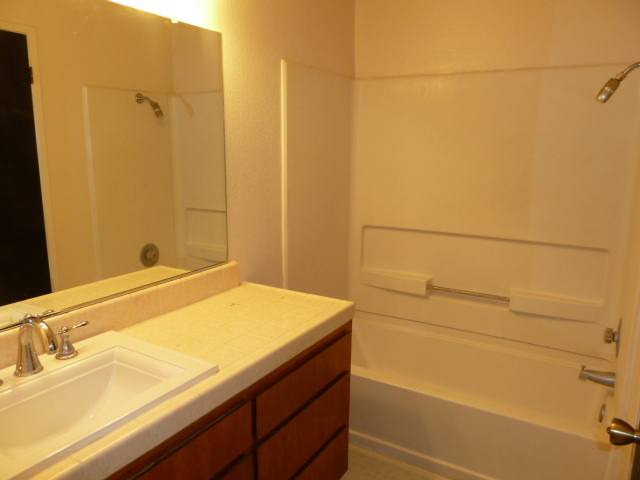 Condo for rent at 1501 Racquet Club Dr, Los Banos, CA 93635