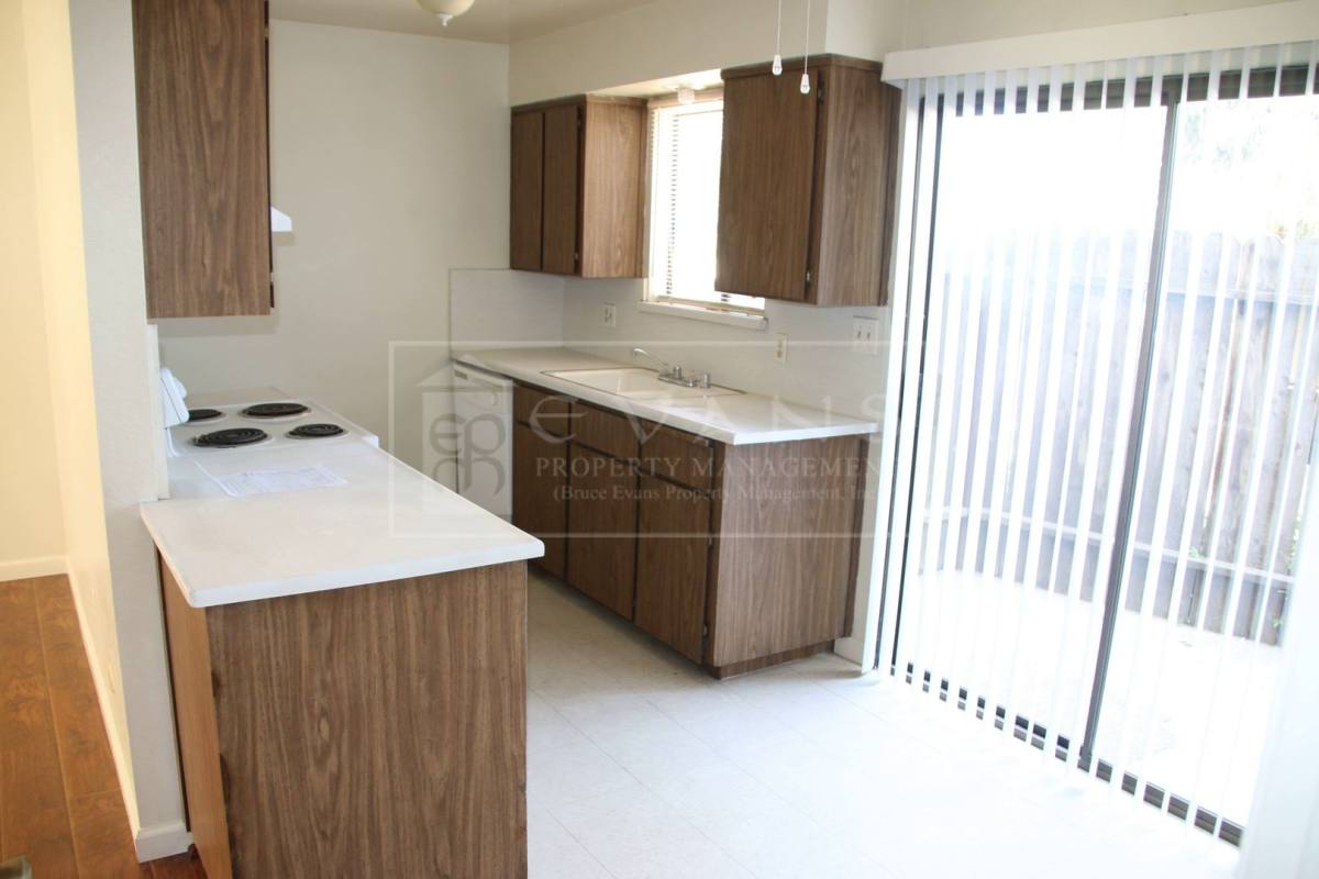 Apartment for rent at 515 S Demaree, Visalia, CA 93277