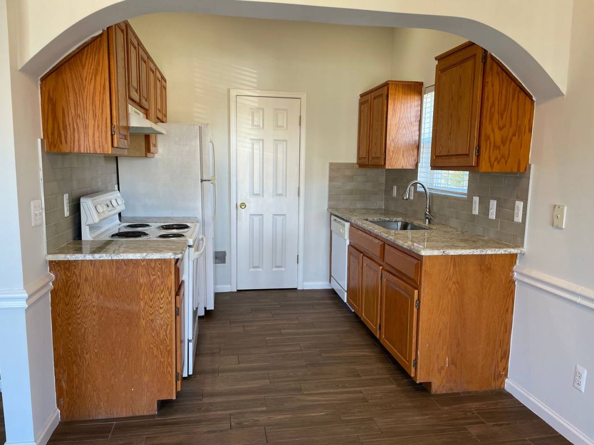 Apartment for rent at 8170 W Annsbury, Utica, MI 48316