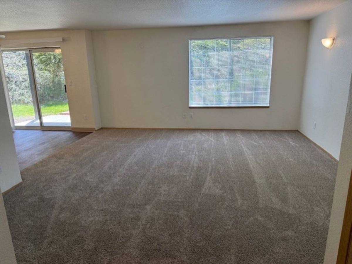 Townhouse for rent at 2511 Edenbower Blvd, Roseburg, OR 97471
