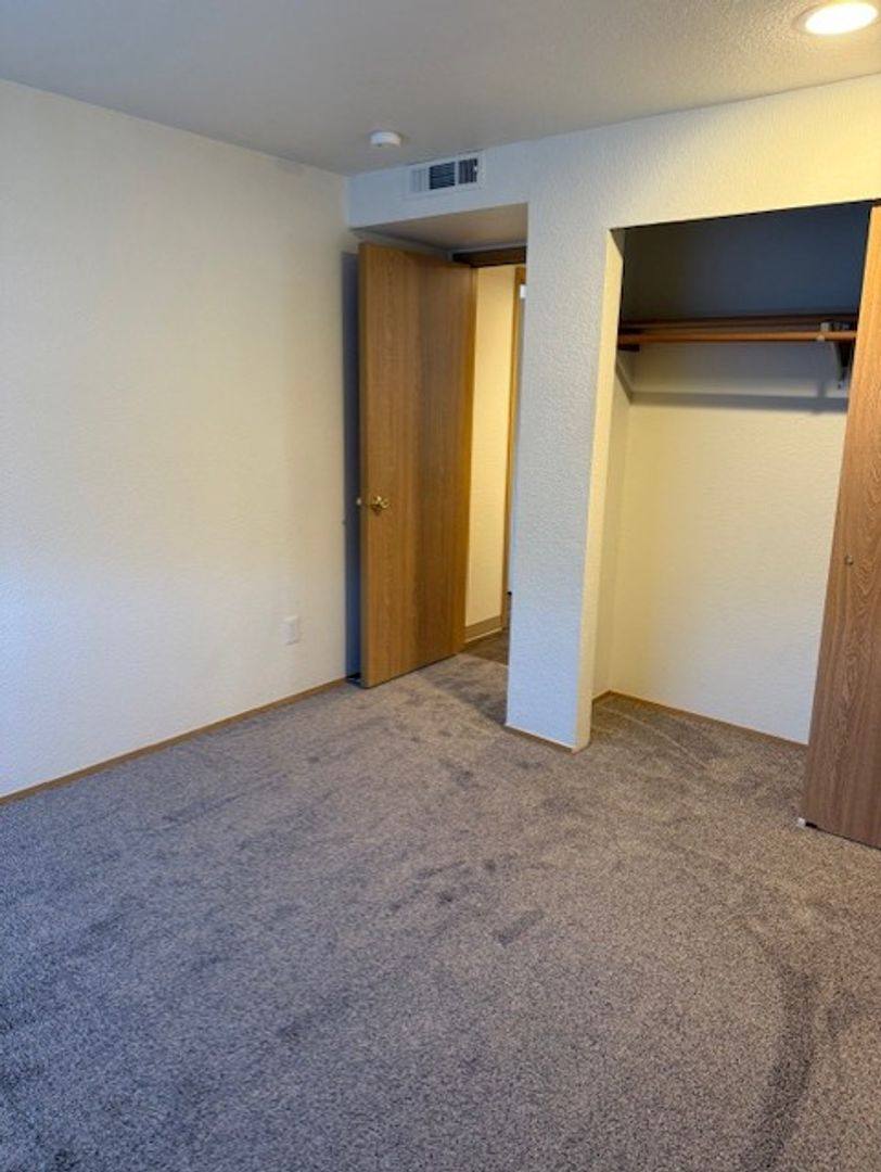 Townhouse for rent at 2511 Edenbower Blvd, Roseburg, OR 97471
