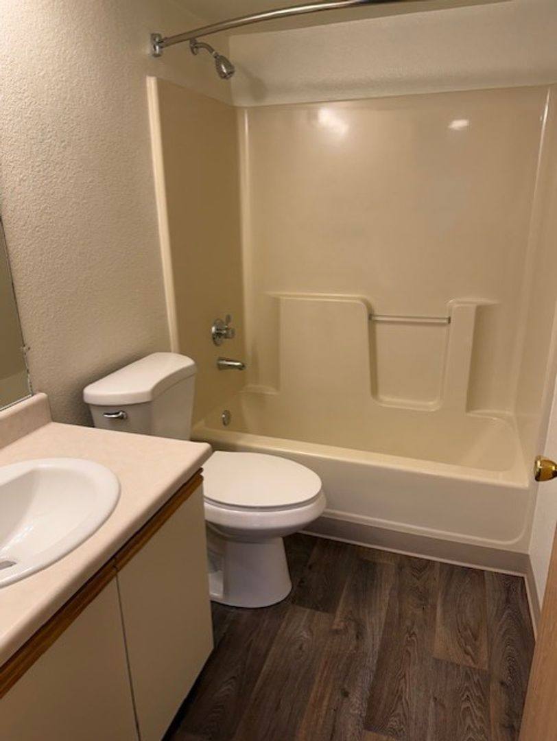 Townhouse for rent at 2511 Edenbower Blvd, Roseburg, OR 97471