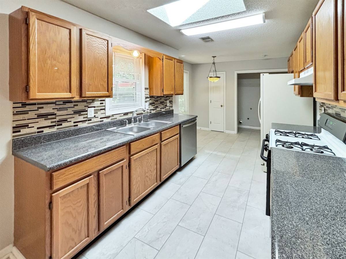 House for rent at 1497 Chaseway Circle, Powder Springs, GA 30127
