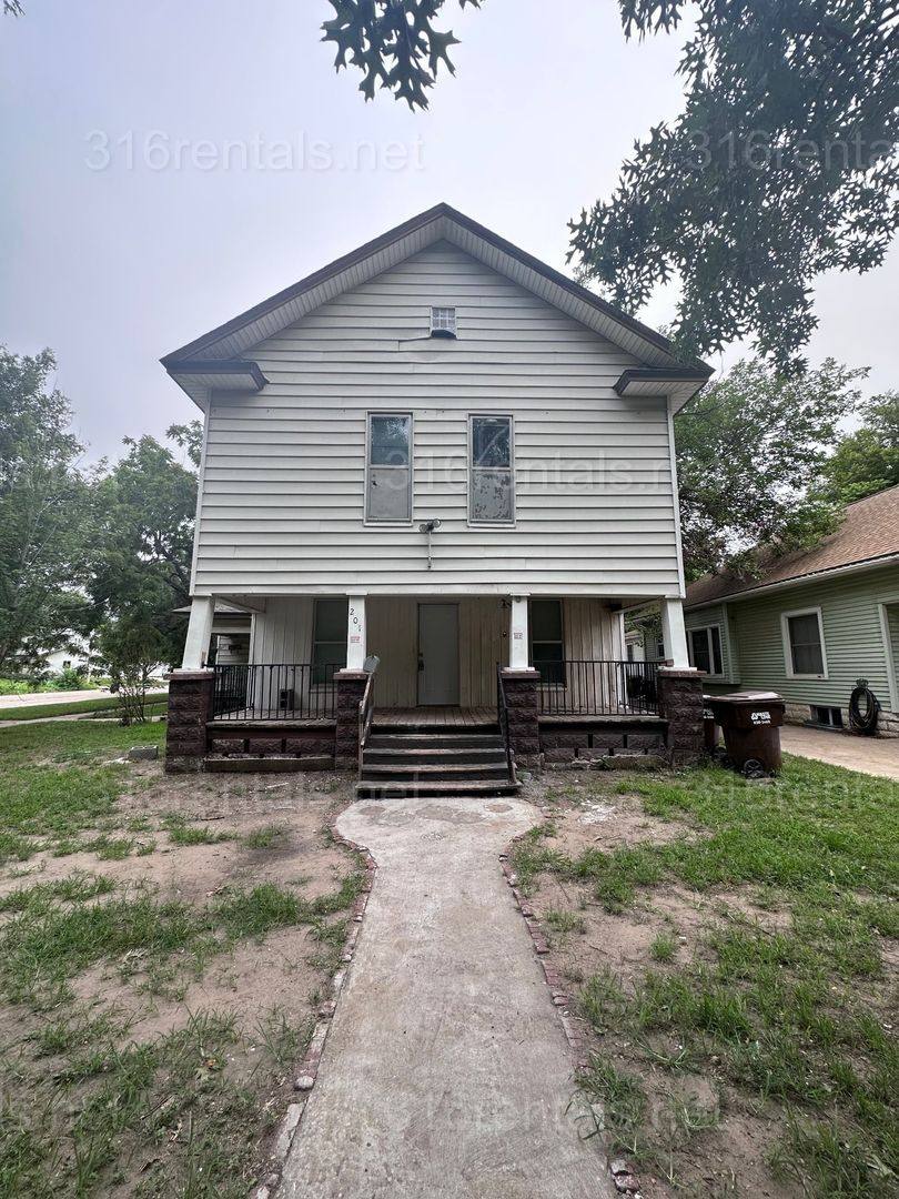 Apartment for rent at 201 N Clarence, Wichita, KS 67203