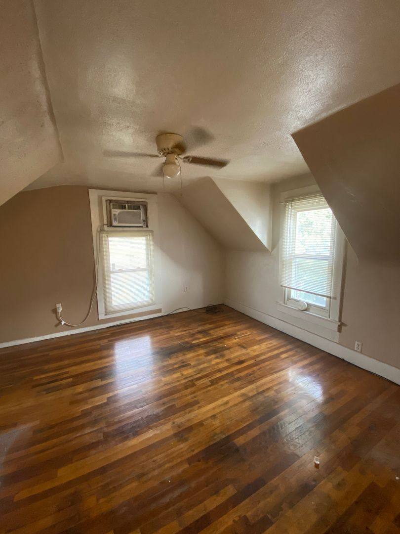 Apartment for rent at 5500 NE 14th St, Des Moines, IA 50313