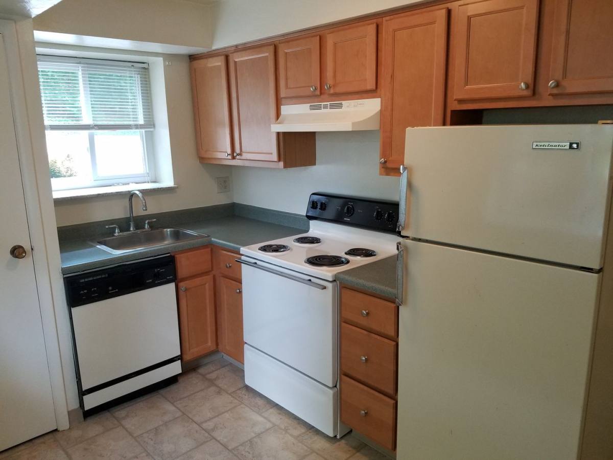 Apartment for rent at 600 Virginia Ave, Oakmont, PA 15139