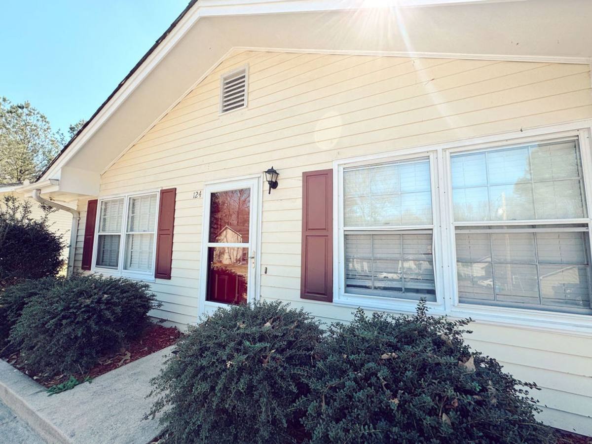 Apartment for rent at 88 Creek Side Dr, Commerce, GA 30529