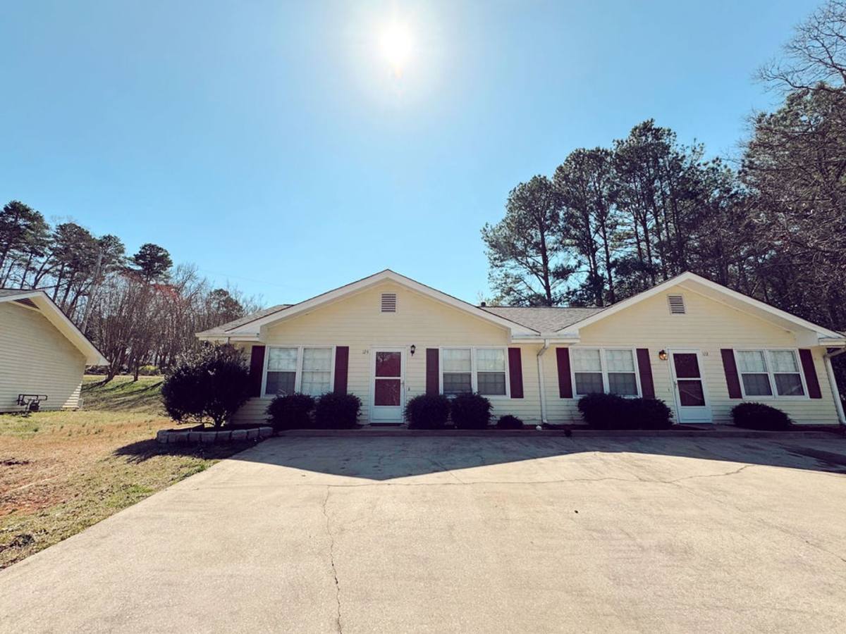Apartment for rent at 88 Creek Side Dr, Commerce, GA 30529