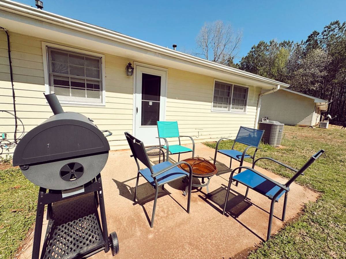 Apartment for rent at 88 Creek Side Dr, Commerce, GA 30529