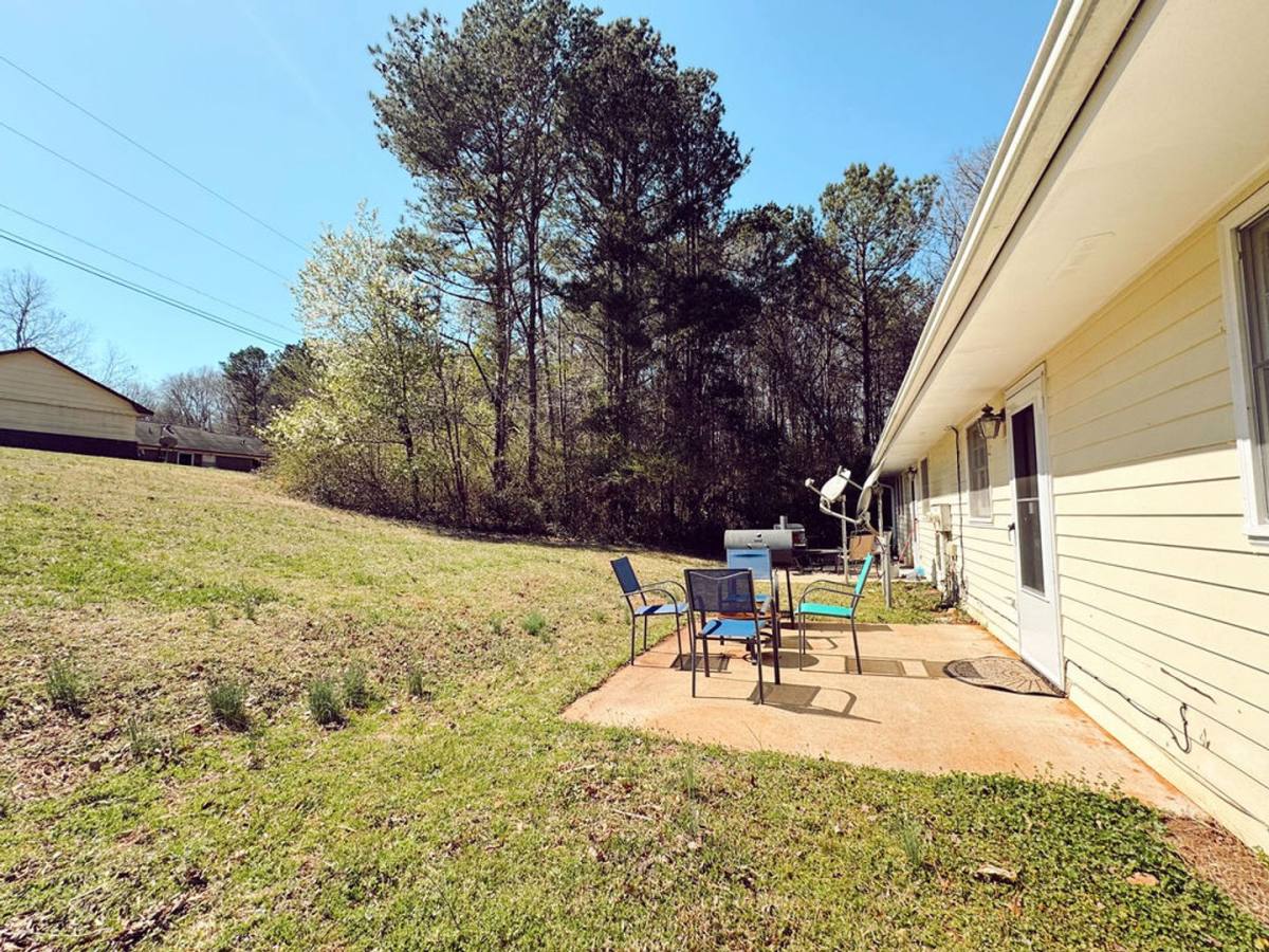 Apartment for rent at 88 Creek Side Dr, Commerce, GA 30529