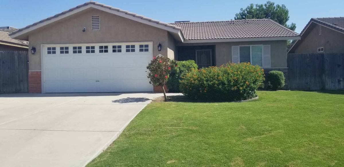 House for rent at 805 Sunset Meadow Lane, Bakersfield, CA 93308