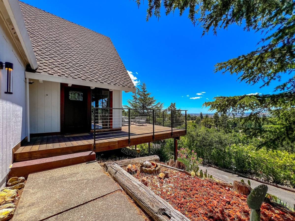 House for rent at 542 E Spring St, Napa, CA 94559