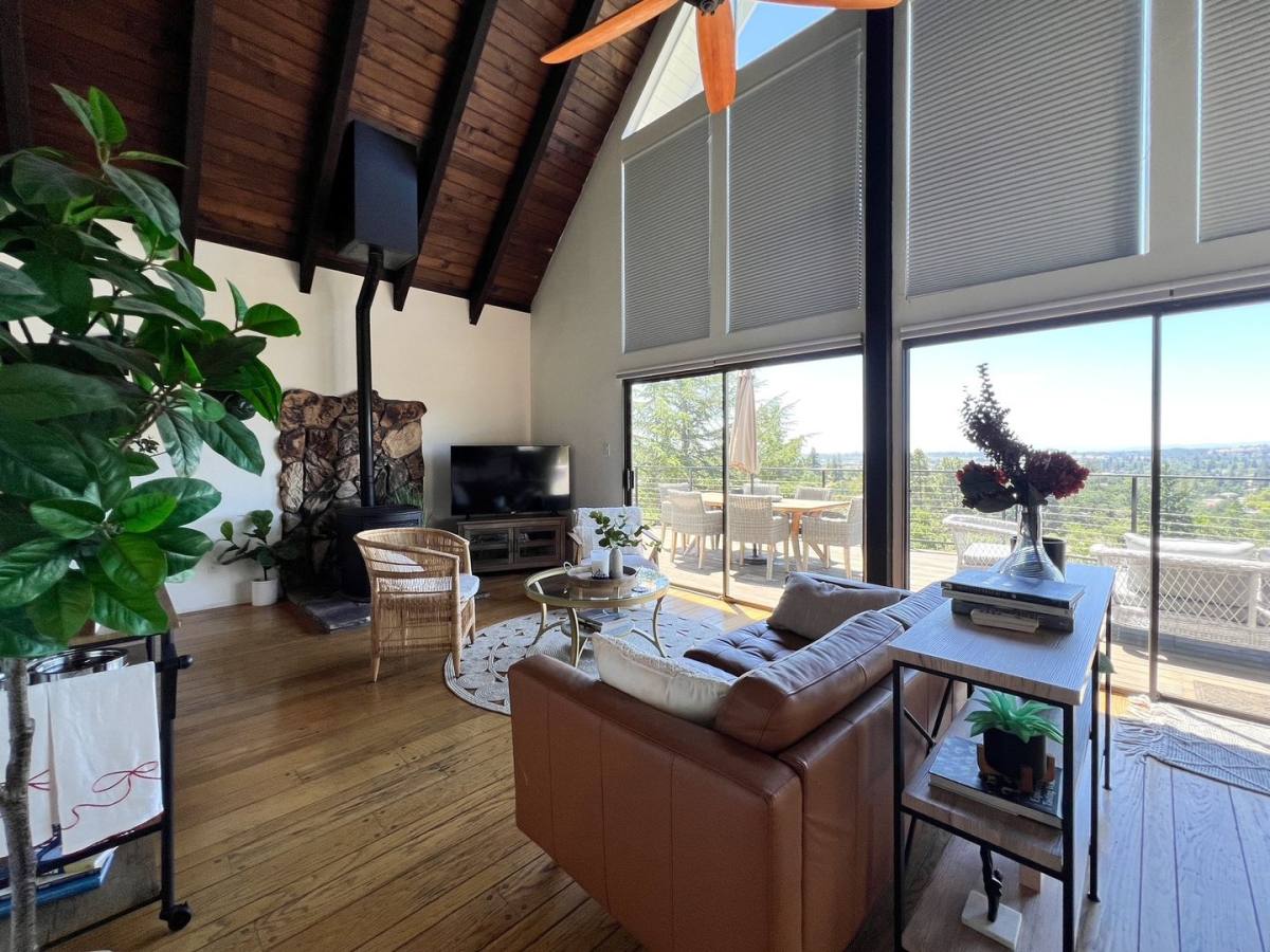 House for rent at 542 E Spring St, Napa, CA 94559
