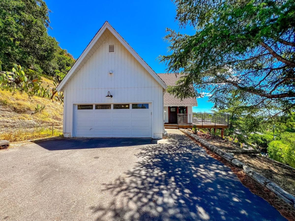 House for rent at 542 E Spring St, Napa, CA 94559