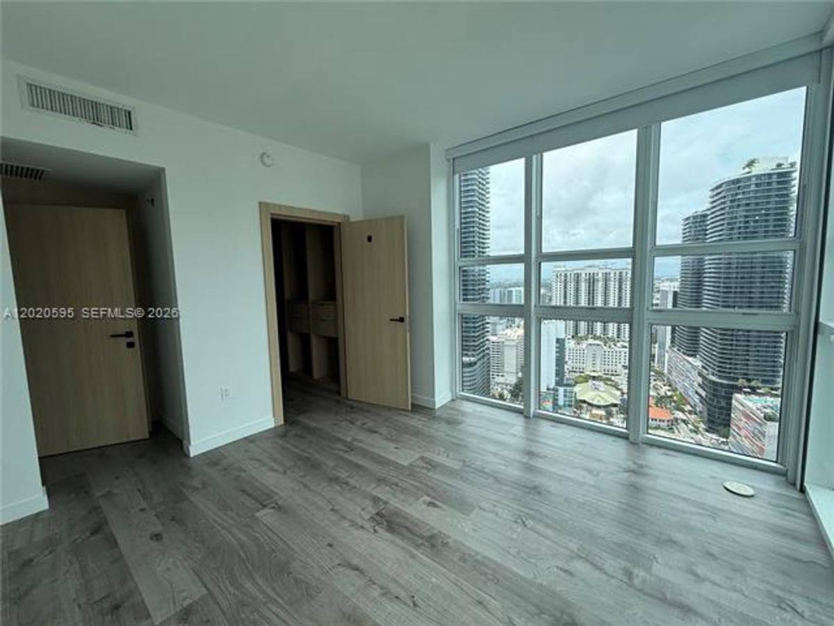 Apartment for rent at 951 Brickell Ave, Miami, FL 33131
