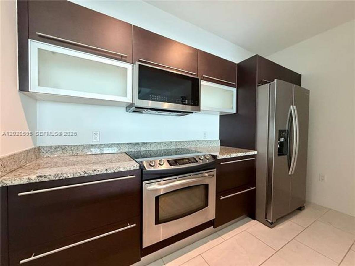 Apartment for rent at 951 Brickell Ave, Miami, FL 33131