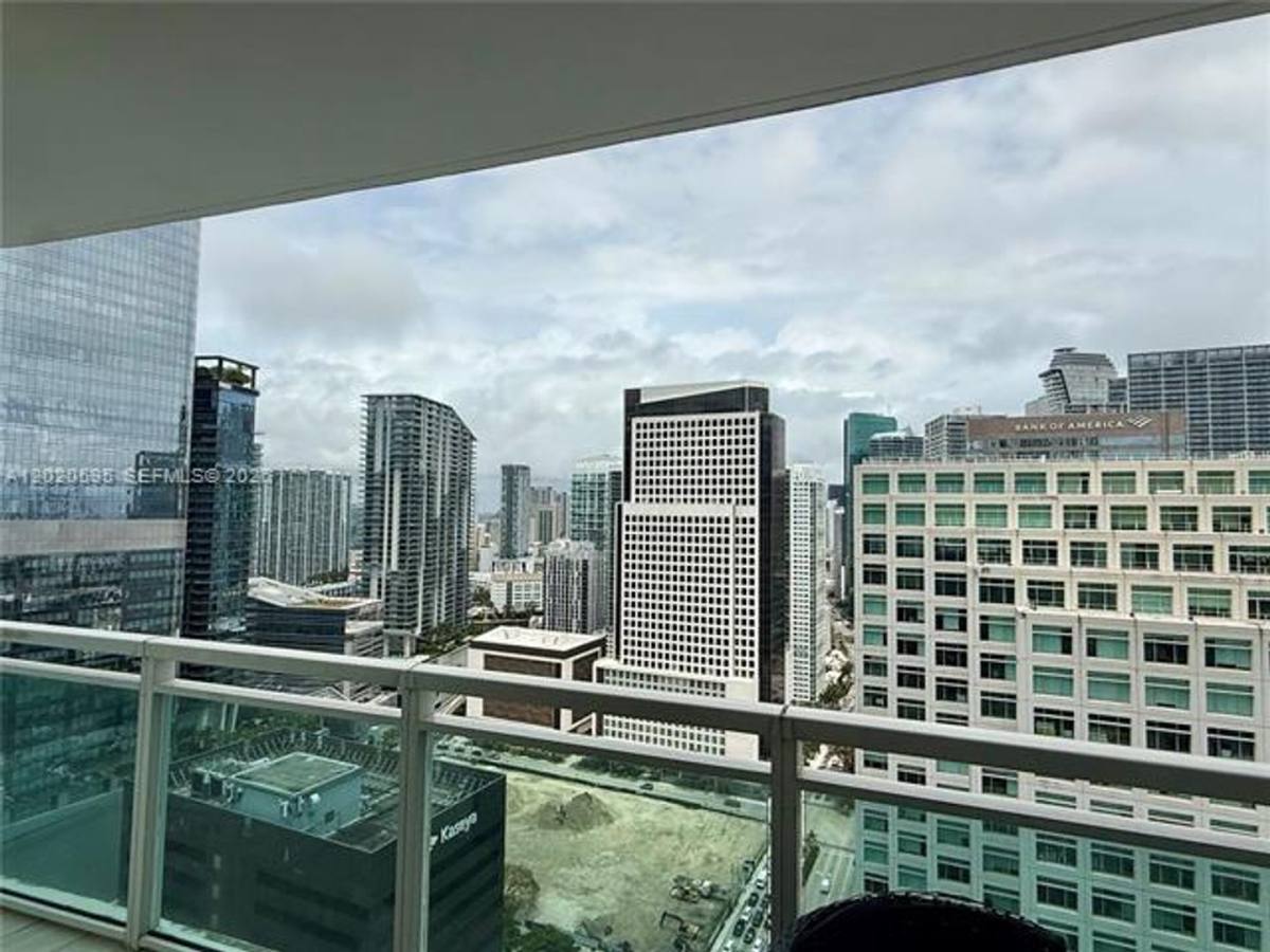 Apartment for rent at 951 Brickell Ave, Miami, FL 33131