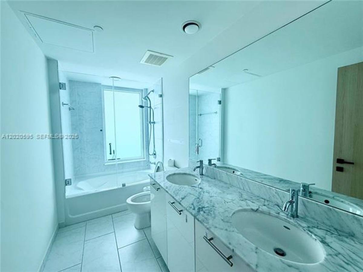 Apartment for rent at 951 Brickell Ave, Miami, FL 33131