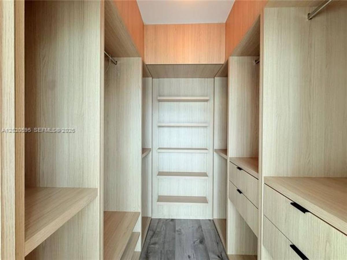 Apartment for rent at 951 Brickell Ave, Miami, FL 33131