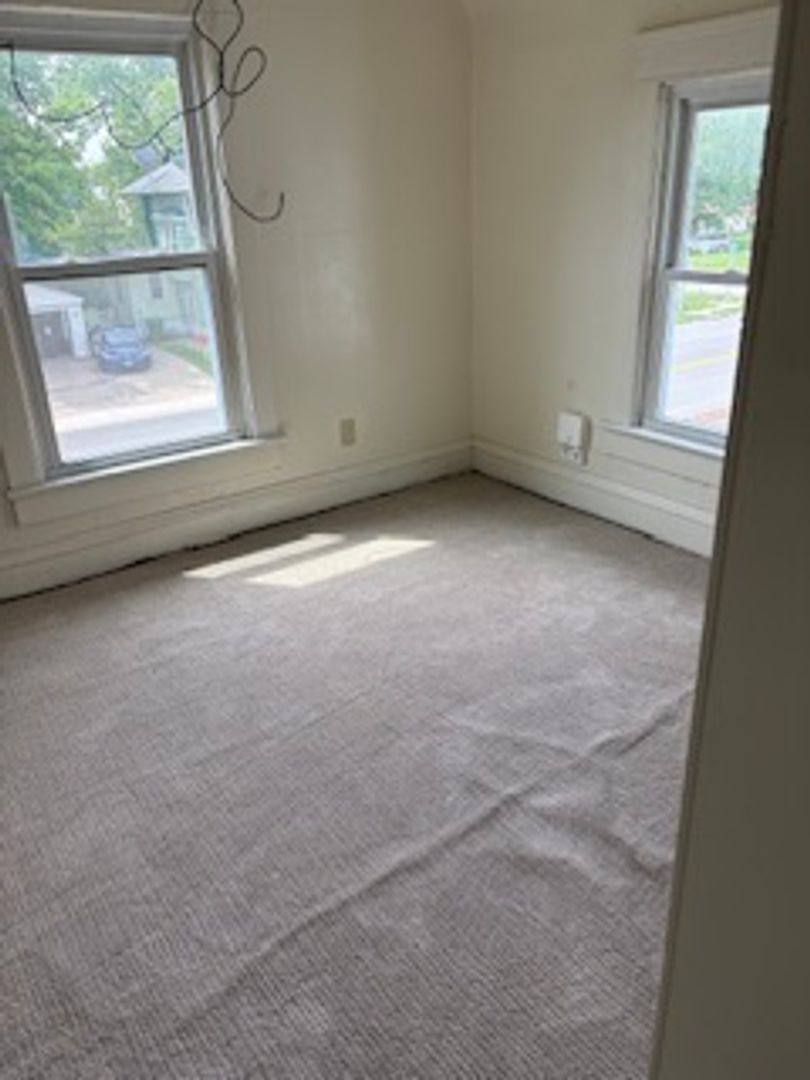 Apartment for rent at 1515 1 2 Franklin St, Waterloo, IA 50703