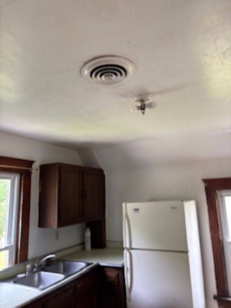 Apartment for rent at 1515 1 2 Franklin St, Waterloo, IA 50703