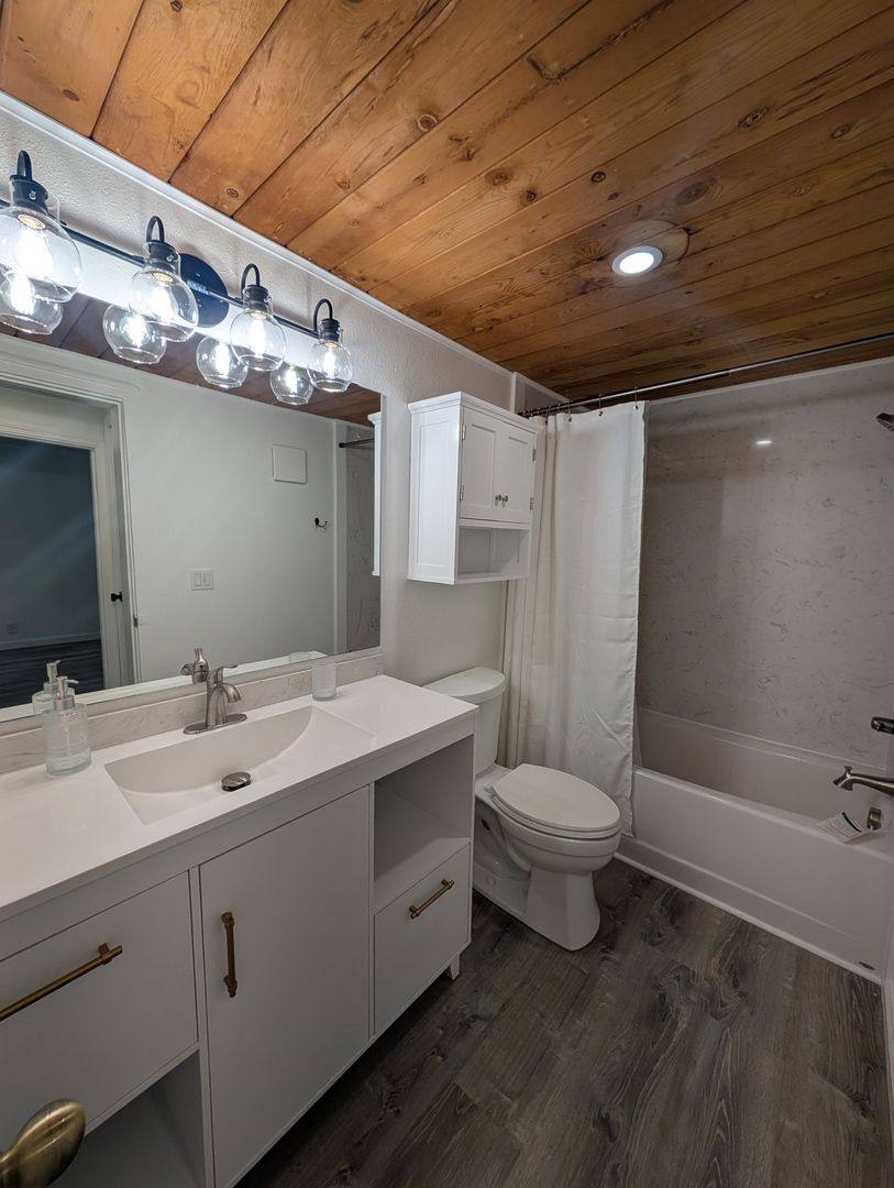 House for rent at 1420 Summers Lane, Klamath Falls, OR 97603