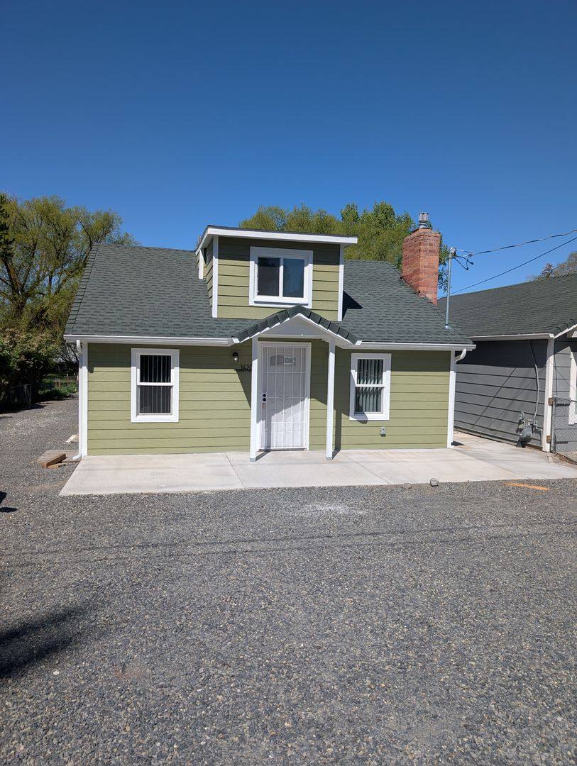 House for rent at 1420 Summers Lane, Klamath Falls, OR 97603