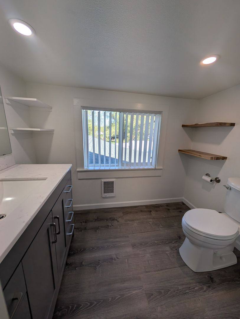 House for rent at 1420 Summers Lane, Klamath Falls, OR 97603