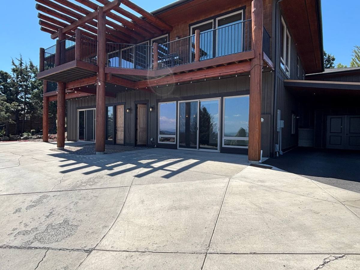 House for rent at 2515 NW Upper Rim Place #2, Bend, OR 97703