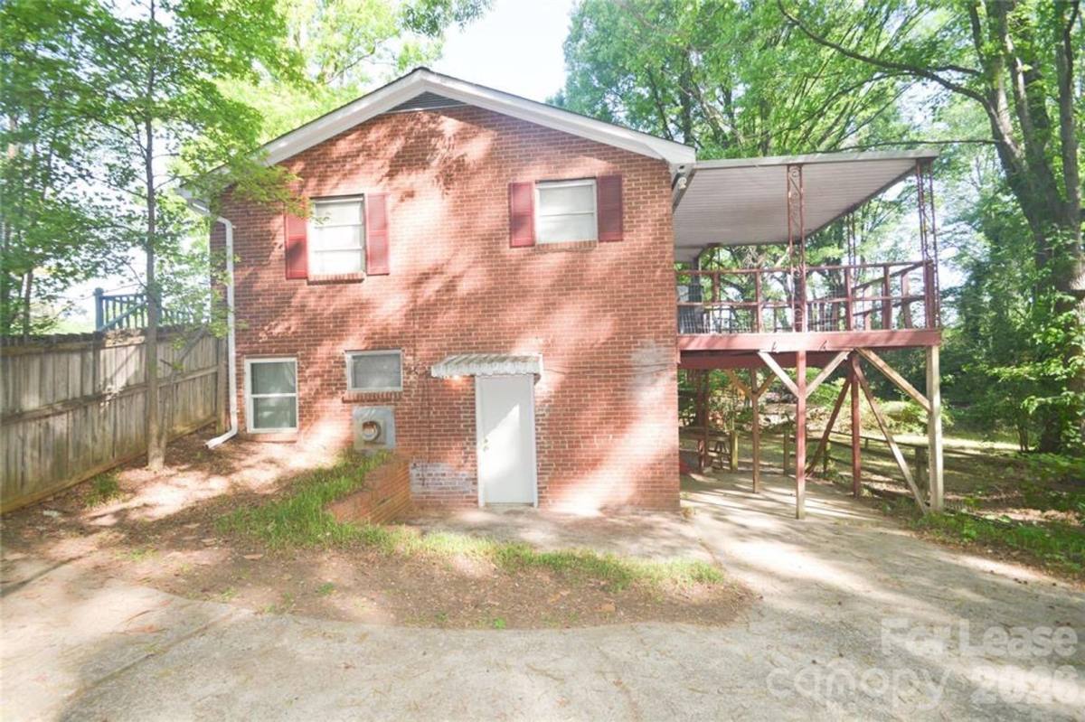 House for rent at 2143 Finchley Dr, Charlotte, NC 28215