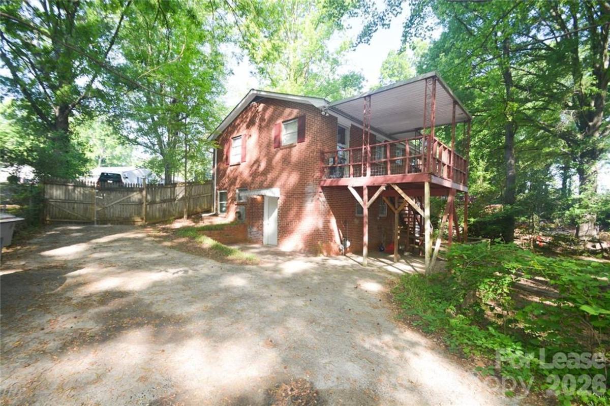 House for rent at 2143 Finchley Dr, Charlotte, NC 28215