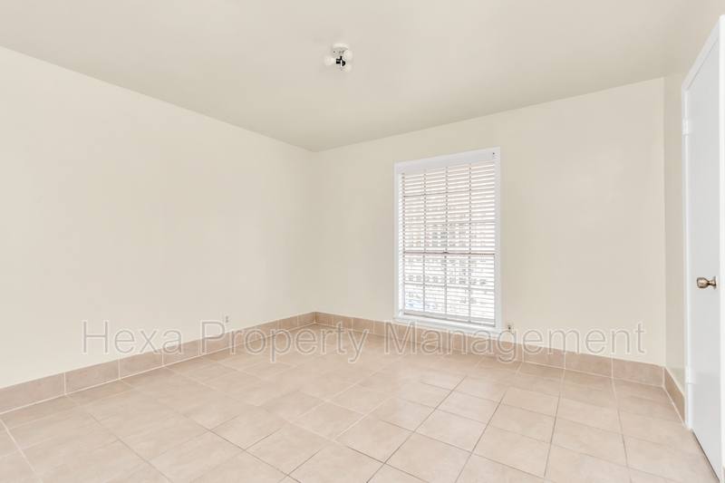 Apartment for rent at 4742 Yale St, Houston, TX 77018
