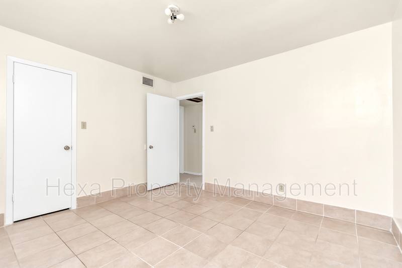 Apartment for rent at 4742 Yale St, Houston, TX 77018