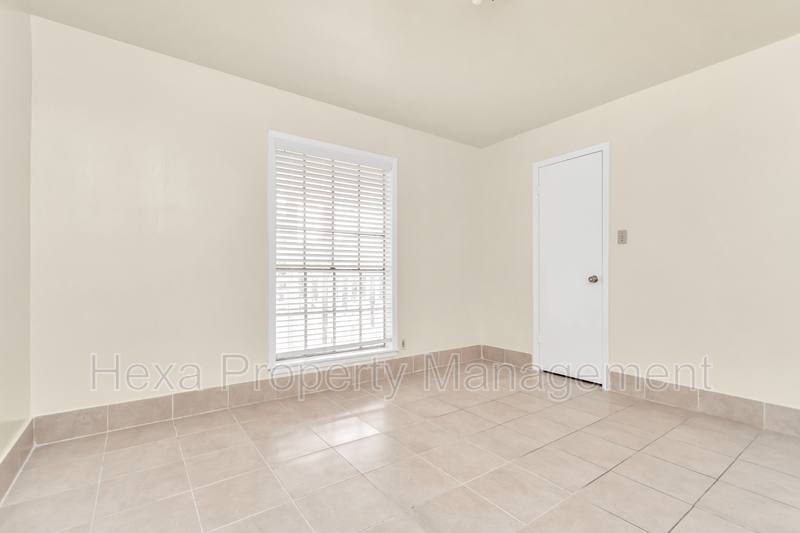 Apartment for rent at 4742 Yale St, Houston, TX 77018