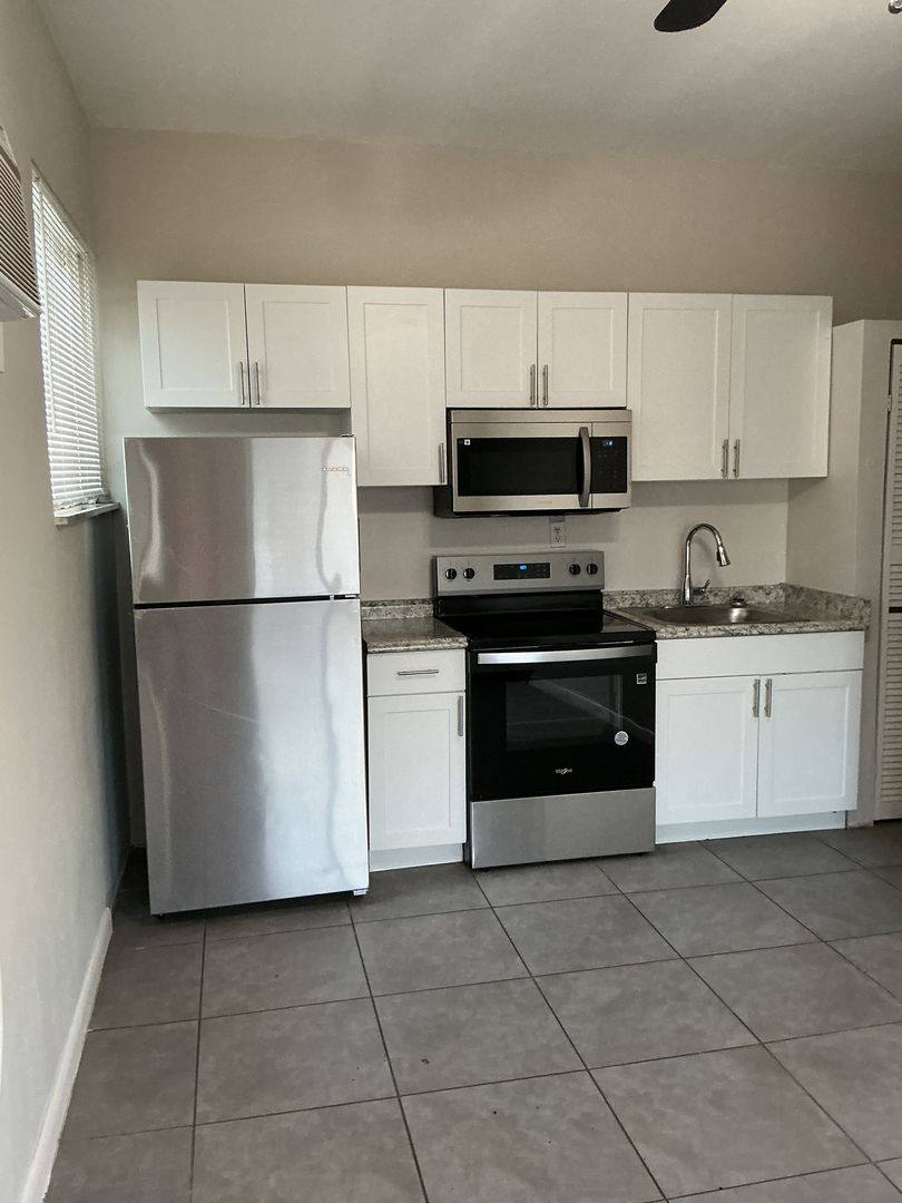 Apartment for rent at 2331 Hayes St, Hollywood, FL 33020