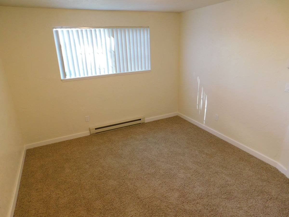 Townhouse for rent at 2762 7th Ave, Albany, OR 97322