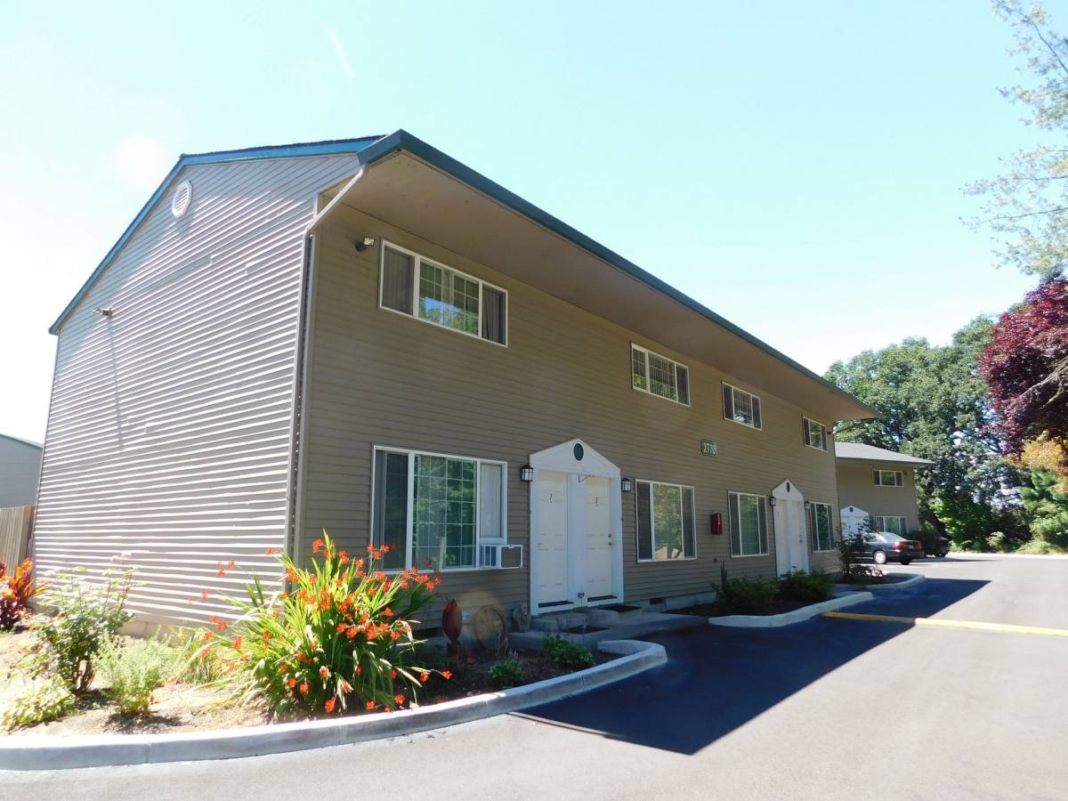 Townhouse for rent at 2762 7th Ave, Albany, OR 97322