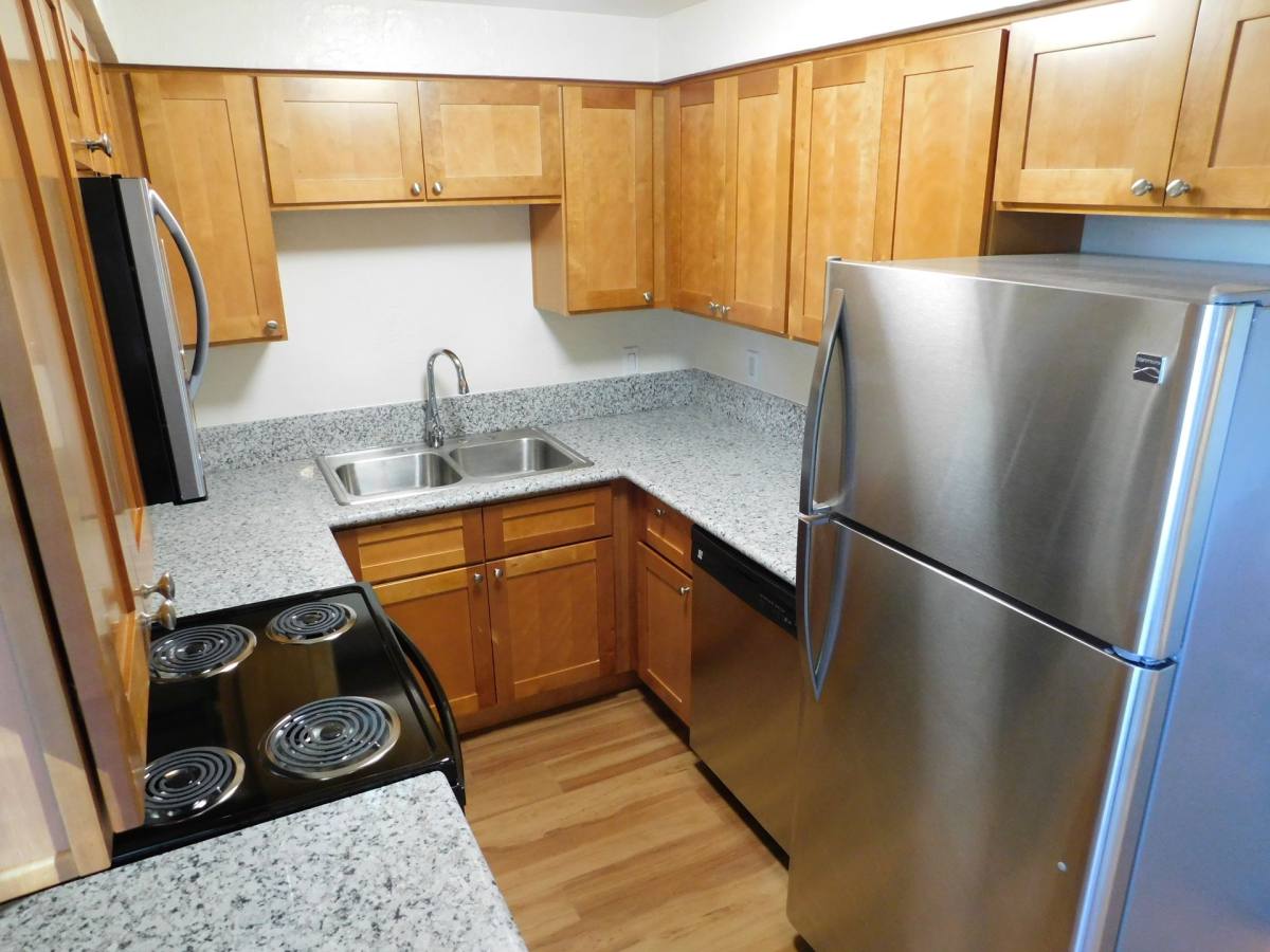 Townhouse for rent at 2762 7th Ave, Albany, OR 97322