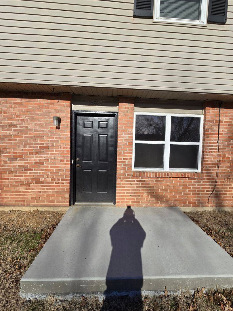 Apartment for rent at 4521-4533 W Bellview, Columbia, MO 65203
