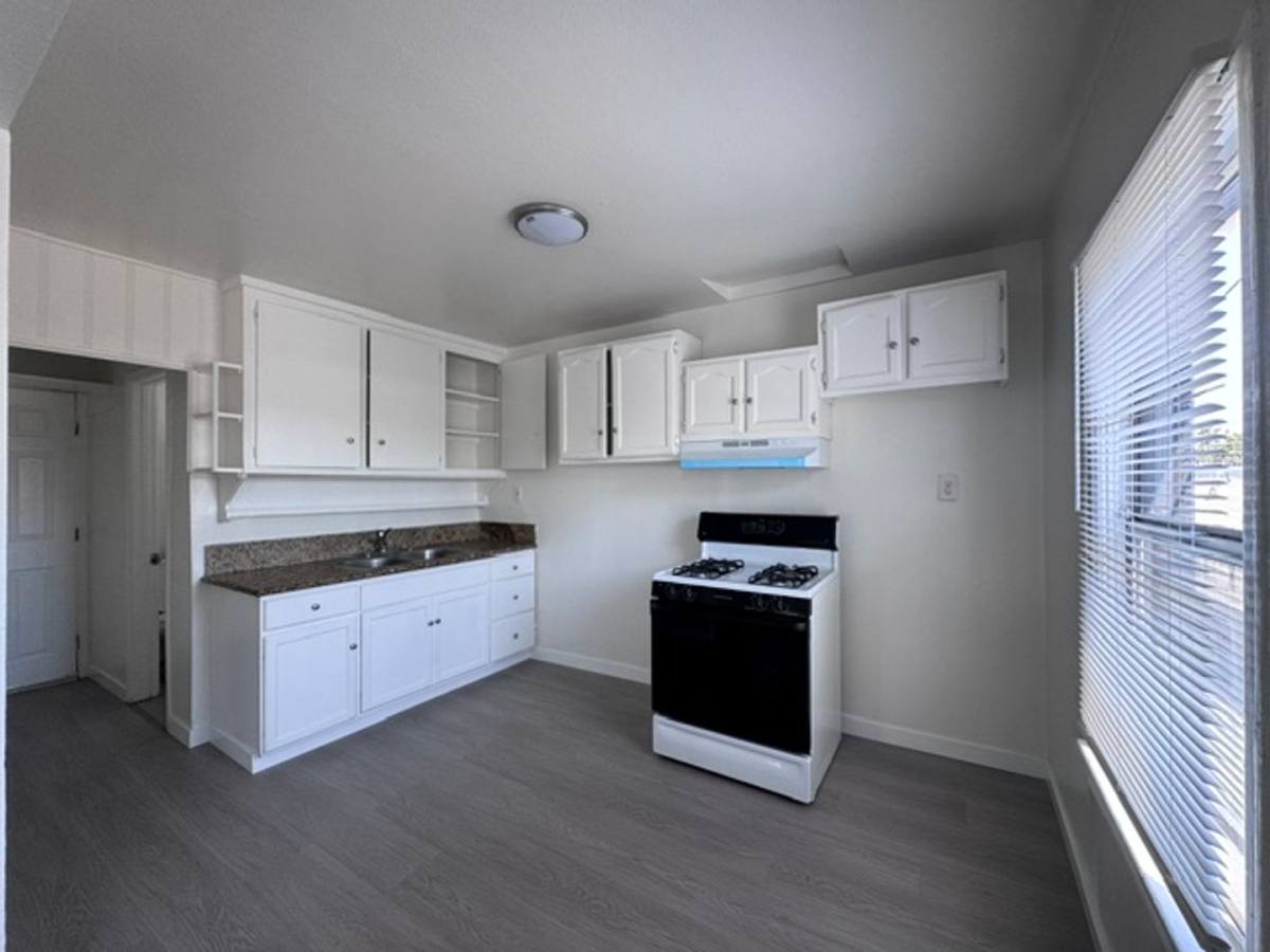 Apartment for rent at 1022-1028 Martin Luther King Jr Ave, Long Beach, CA 90813