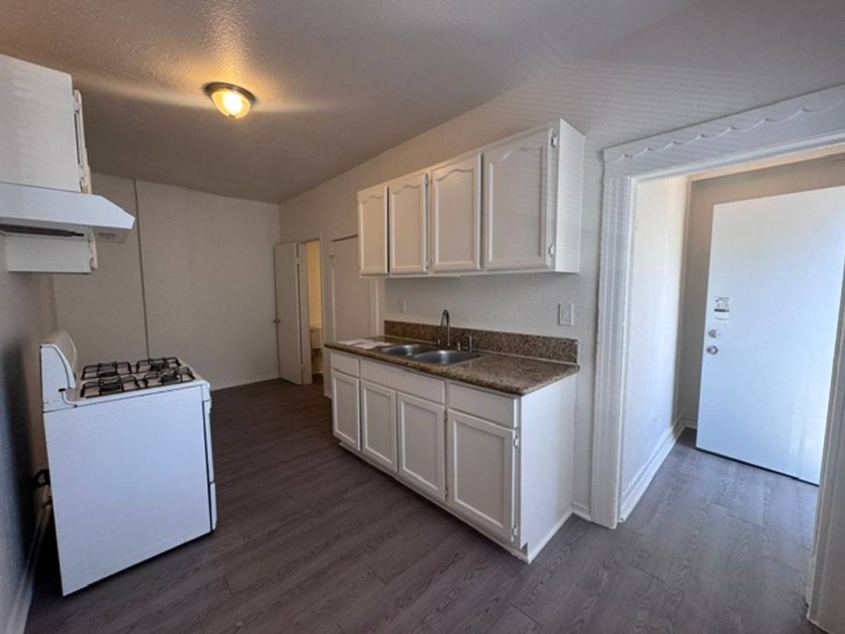 Apartment for rent at 1022-1028 Martin Luther King Jr Ave, Long Beach, CA 90813