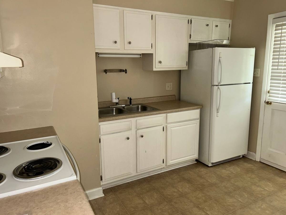 House for rent at 1323 Chestnut St, Lumberton, NC 28358