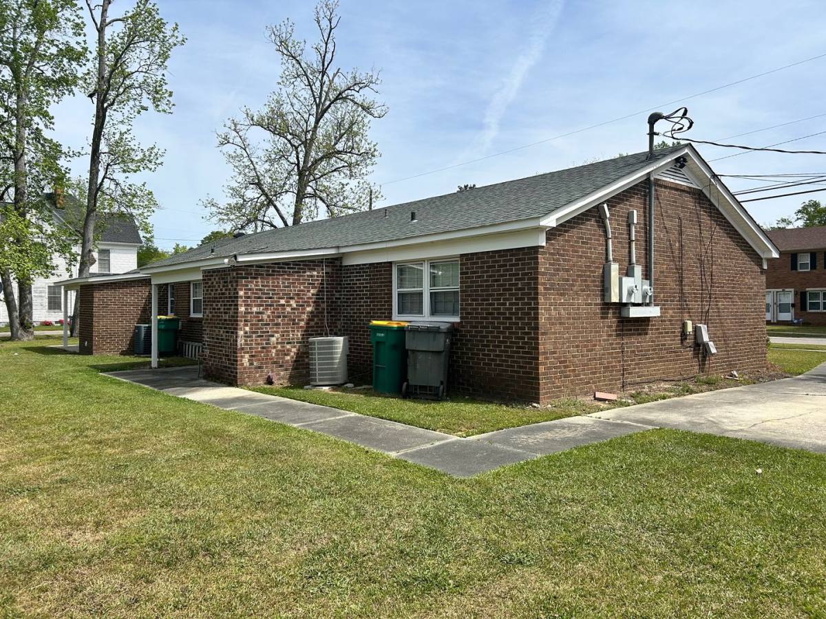 House for rent at 1323 Chestnut St, Lumberton, NC 28358