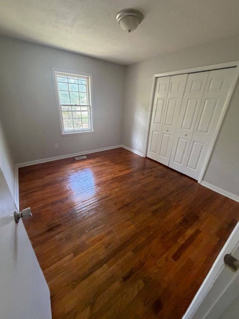 House for rent at 3462 Dobbs Farm Rd, Kinston, NC 28504