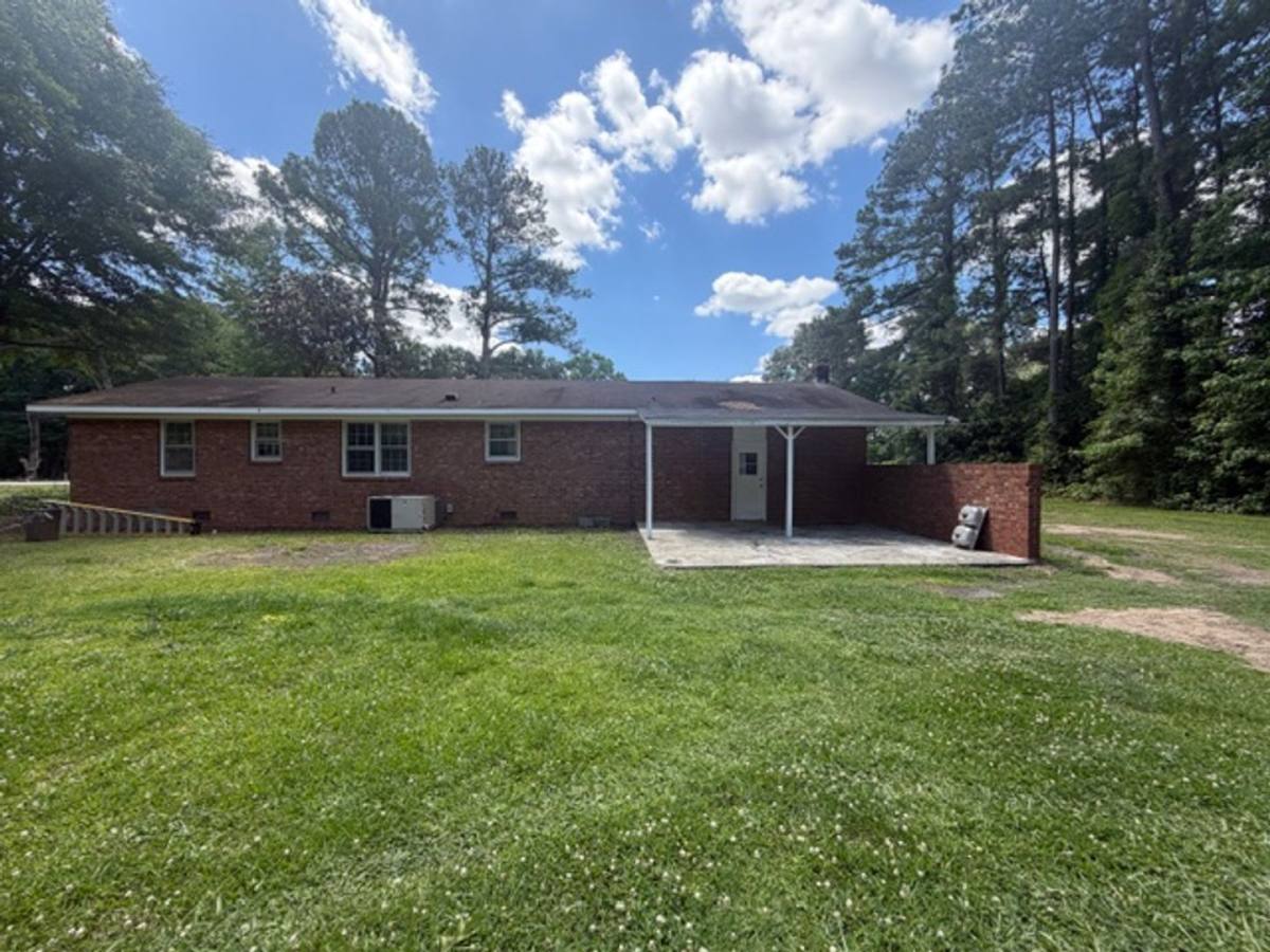 House for rent at 3462 Dobbs Farm Rd, Kinston, NC 28504