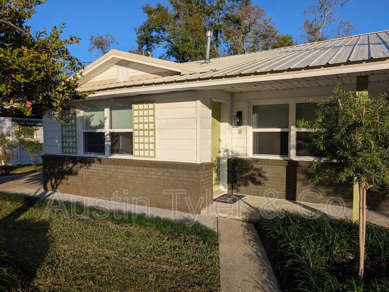 Apartment for rent at 2984B Smith St, Marianna, FL 32446