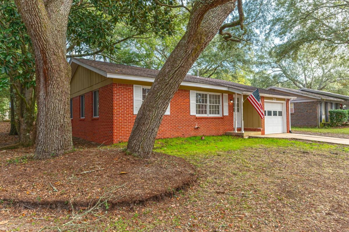House for rent at 211 20th St, Niceville, FL 32578
